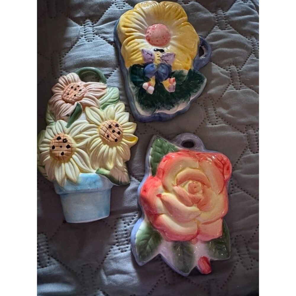 Vintage Ceramic Floral Wall Pockets Set of 3 Flowers Butterfly Cottagecore Decor